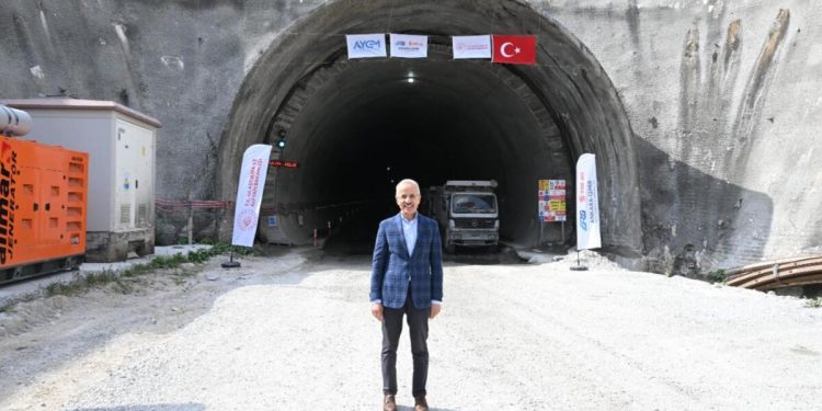 Bakan Uraloğlu’ndan Ankara-İzmir süratli tren sınırı muştusu