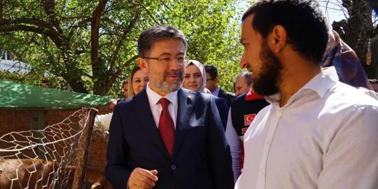 Bakan Yumaklı gençleri devlet dayanaklarına davet etti