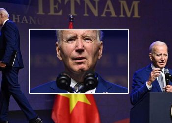 Basın toplantısında inanılmaz anlar: Biden’ın kelamlarını yarıda kestiler, mikrofonu bırakıp sahneden inmek zorunda kaldı