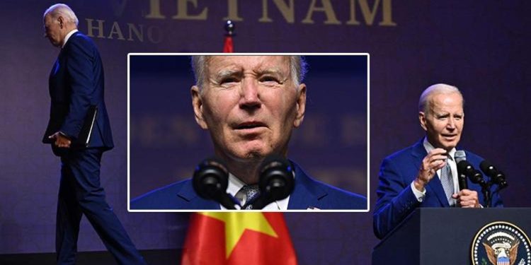 Basın toplantısında inanılmaz anlar: Biden’ın kelamlarını yarıda kestiler, mikrofonu bırakıp sahneden inmek zorunda kaldı