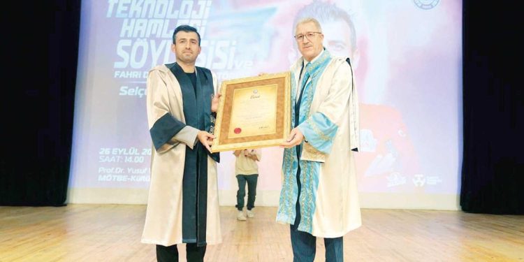 Bayraktar’a fahri doktora