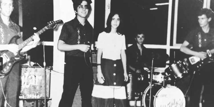 Ben 15 yaşındayım… Yer Tepecik Düğün Salonu…