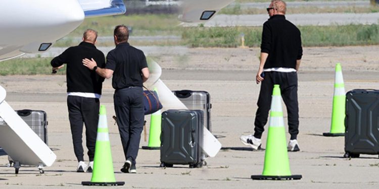 Boşanmaları yılan öyküsüne döndü… Nafakayı az bulan eski eşi onu servetini saklamakla suçlamıştı: Ünlü oyuncu özel jetiyle geziyor!