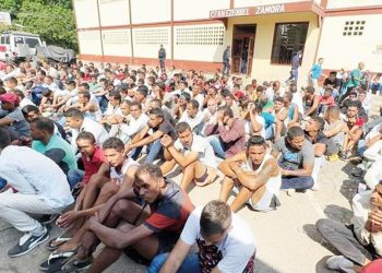 Çeteler hapishaneyi tatil köyüne çevirmiş… Venezuela’da 11 bin polisle dev baskın