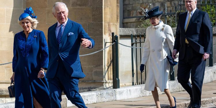 Cinsel taciz skandalı yüzünden gözden düşen prens aileye geri döndü: William ve Kate ona kalkan oldu!