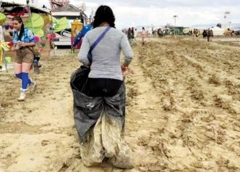 ‘Çöl  festivali’ çamura bulandı