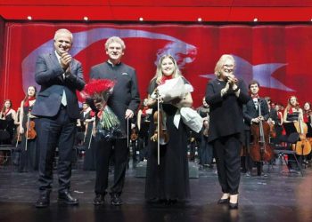 Cumhuriyet seferberliğini gençlerle başlattı