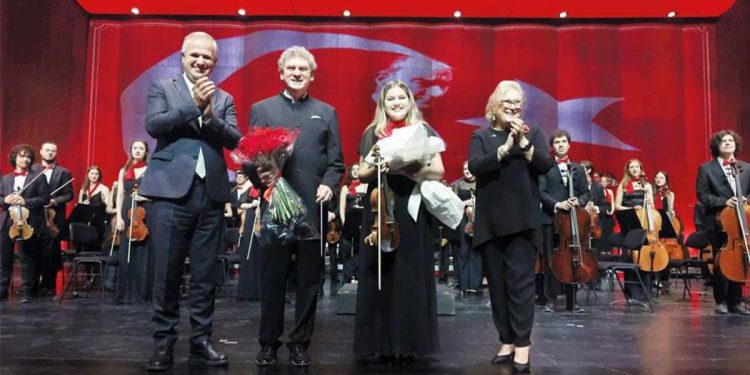 Cumhuriyet seferberliğini gençlerle başlattı