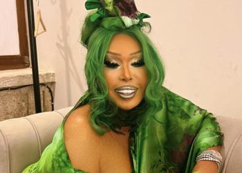 Diva’nın yeşil şıklığı