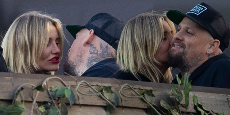 Doğum günü kutlarken aşka geldi: Ben dünyanın en şanslı adamıyım zira bir kraliçeyle evliyim