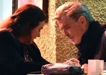 Emektar oyuncunun karısına aşkı hiç azalmıyor:  Kahverengi gözlü güzelimin her yaşına bir kırmızı gül