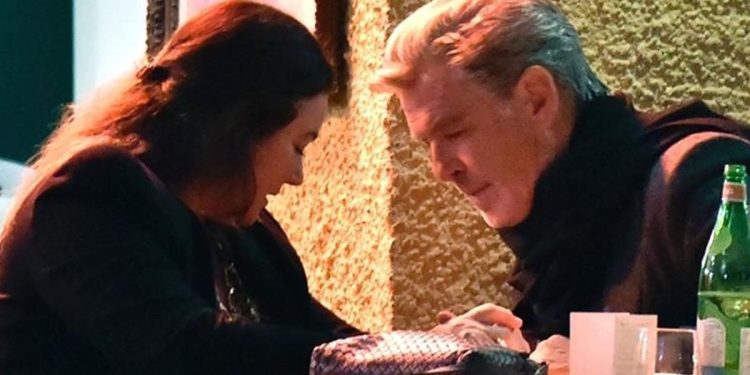 Emektar oyuncunun karısına aşkı hiç azalmıyor:  Kahverengi gözlü güzelimin her yaşına bir kırmızı gül