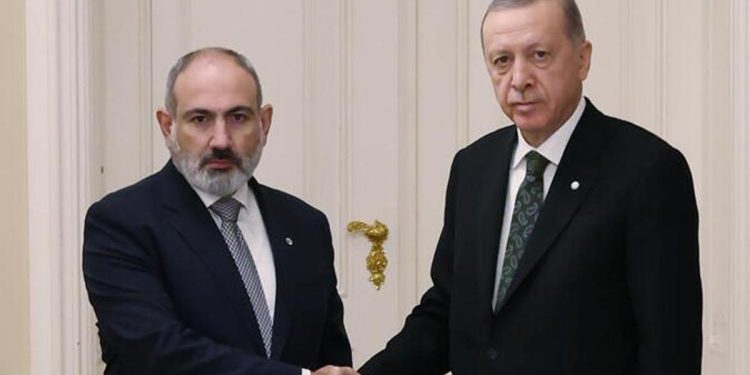 Erdoğan ve Paşinyan ortasında kritik görüşme