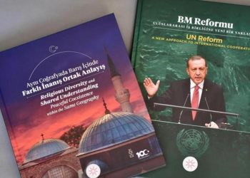 Erdoğan’dan BM önderlerine ‘Aynı Coğrafyada Barış İçinde Farklı İnanış Ortak Anlayış’ ve ‘BM Reformu’ kitapları