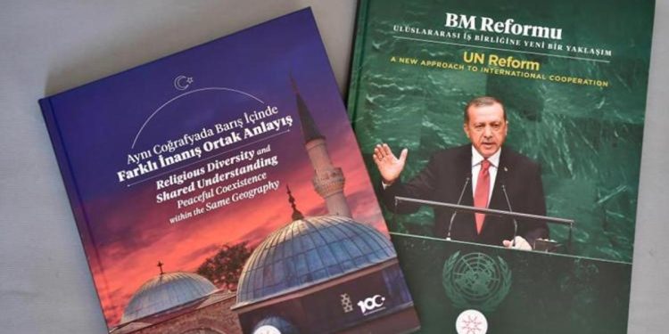 Erdoğan’dan BM önderlerine ‘Aynı Coğrafyada Barış İçinde Farklı İnanış Ortak Anlayış’ ve ‘BM Reformu’ kitapları