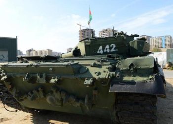 Ermeni işgalinin sembolü olan tank Bakü’ye getirildi
