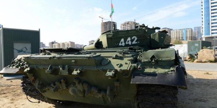 Ermeni işgalinin sembolü olan tank Bakü’ye getirildi