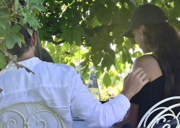 Eski nişanlısıyla tatile çıktı… Yeni sevgiliden şaşırtan reaksiyon: Olabilir, hiç kıskanmıyorum!