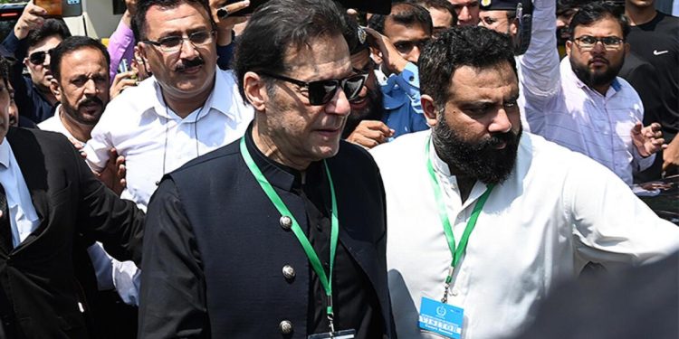 Eski Pakistan Başbakanı Khan için karar çıktı: Mahpus cezası ertelendi