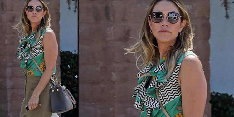 Evliyken aldatma argümanları bitmiyor… ‘Yan yana oturuyorlardı.. Adamın eli, bayanın dizindeydi’