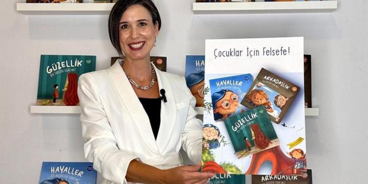 Felsefeci muharrir Deniz Alter bu sefer ‘arkadaşlık’ kutusunu açıyor