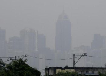 Filipinler duman altında! Duman kentleri kapladı, eğitime orta verildi