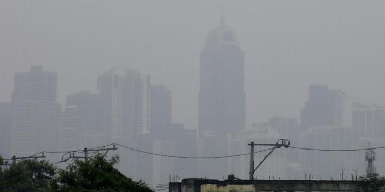 Filipinler duman altında! Duman kentleri kapladı, eğitime orta verildi