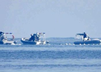 Filipinler tartışma çıkaran yüzen bariyerleri kaldırıyor