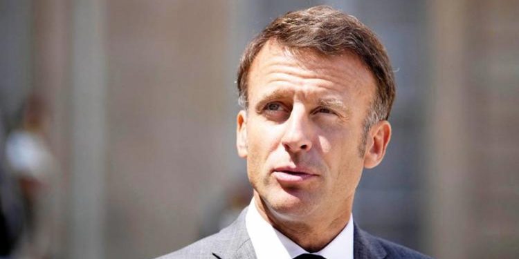 Fransa Nijer’den büsbütün çekiliyor