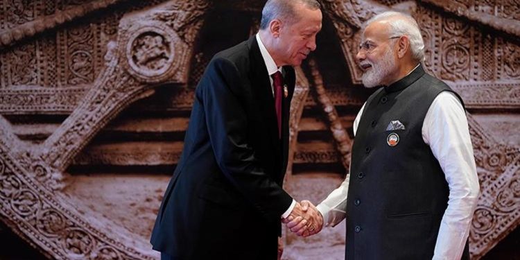 G20 Önderler Doruğu başlıyor… Cumhurbaşkanı Erdoğan, Modi tarafından karşılandı