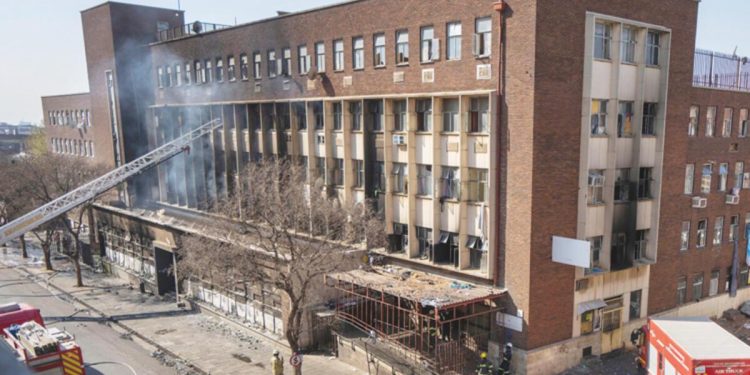 Güney Afrika’da feci yangın: En az 74 meyyit