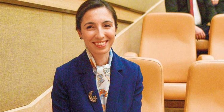 Hafize Gaye Erkan’a fotoğraf daveti