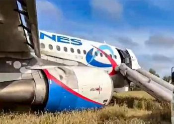 Havada panik dolu anlar… 167 kişiyi taşıyan yolcu uçağı tarlaya acil iniş yaptı