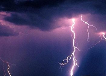 Hindistan’da yıldırım felaketi! 2 saatte 61 bin yıldırım düştü: 12 meyyit