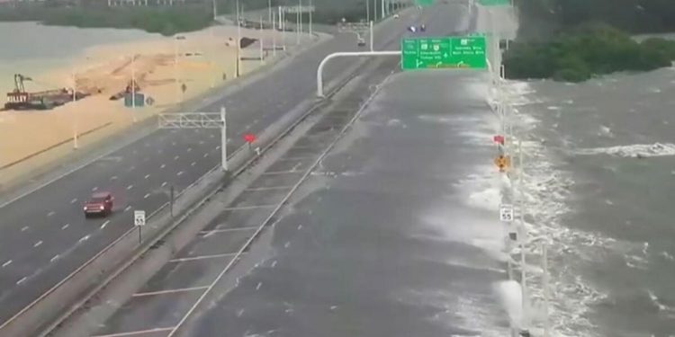 Idalia hayatı felç etti: Yüzlerce uçuş iptal, 49 bölgede OHAL