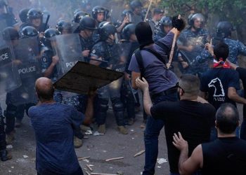 İmgeler Lübnan’dan… Ermeniler polisle çatıştı