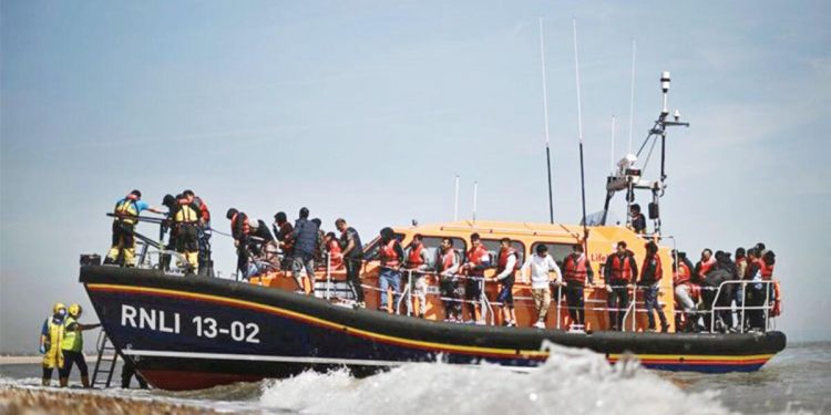 İngiltere göçmen çocukları tartışıyor… Mahpusa gönderdiler