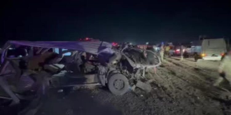 Irak’ta dehşetli kaza: 16 meyyit, 13 yaralı