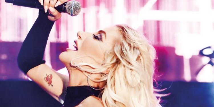 İrem Derici’den Harbiye  konserinin  habercisi klip