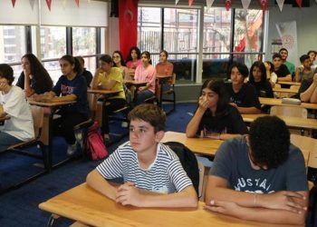 İskenderun’da Rauf Beyefendi Gemisi’nde birinci ders zili çaldı