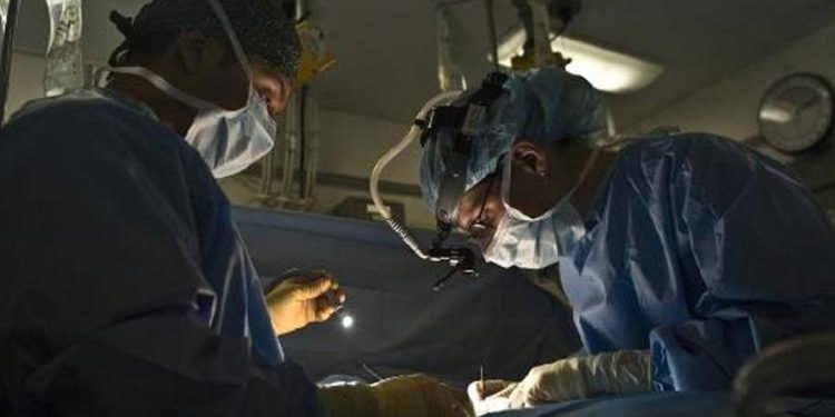 Karnında unutulan cerrahi alet 18 ay sonra çıkartıldı!