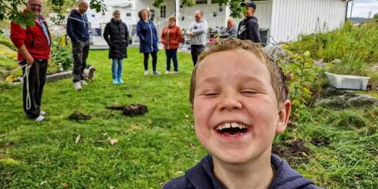 Kayıp küpe ararken 9. yüzyıldan kalma Viking kalıntısı buldular