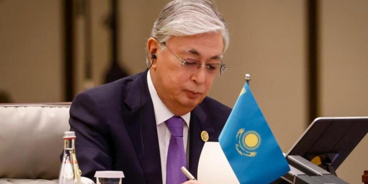 Kazakistan’da referandum kararı