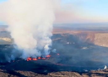 Kilauea Yanardağı 10-15 metre yüksekliğe lav püskürttü