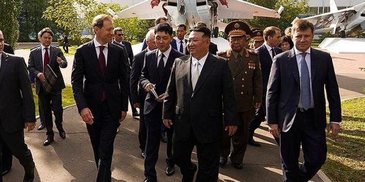 Kim’den Rusya’daki fabrikalara ziyaret: Savaş uçaklarını inceledi