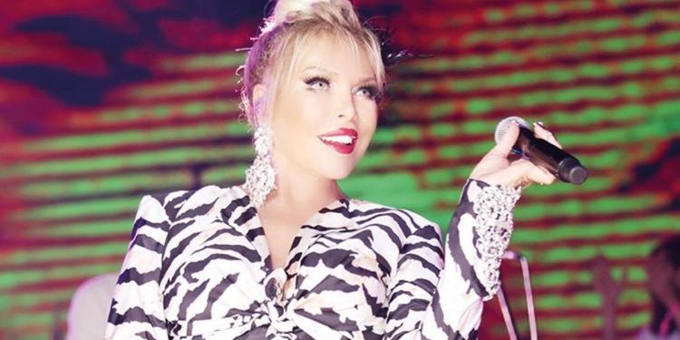 Kuruçeşme Açıkhava’da Ajda Pekkan rüzgarı