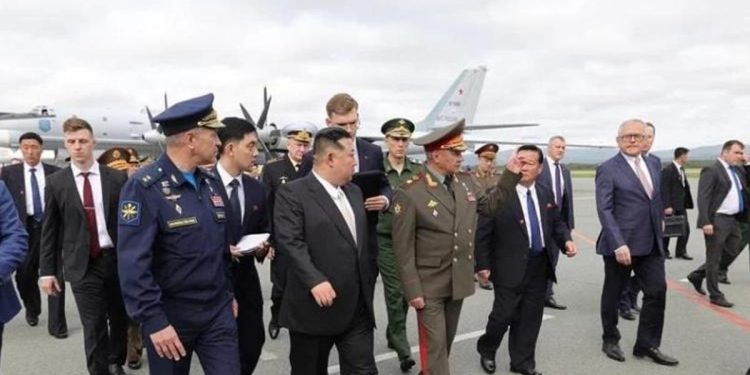 Kuzey Kore önderi Rus bombardıman uçaklarını ve savaş gemisini inceledi