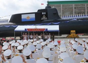 Kuzey Kore’den gövde gösterisi! Birinci taktik nükleer denizaltısı tanıtıldı…