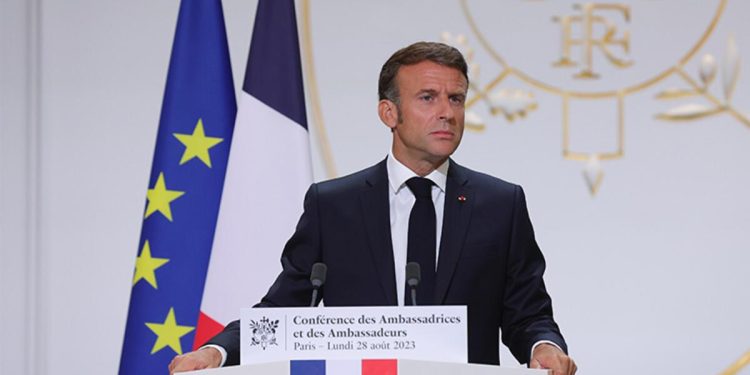 Macron son noktayı koydu: Fransız elçi Nijer’de kalacak