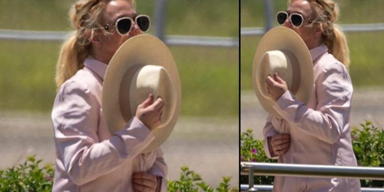 Magazin dünyası bu argümanla çalkalanıyor: Ünlü müzikçi tuvaletleri temizleyip çöpü dökmesi için işe aldığı sabıkalı genç adamla bağ yaşıyor!